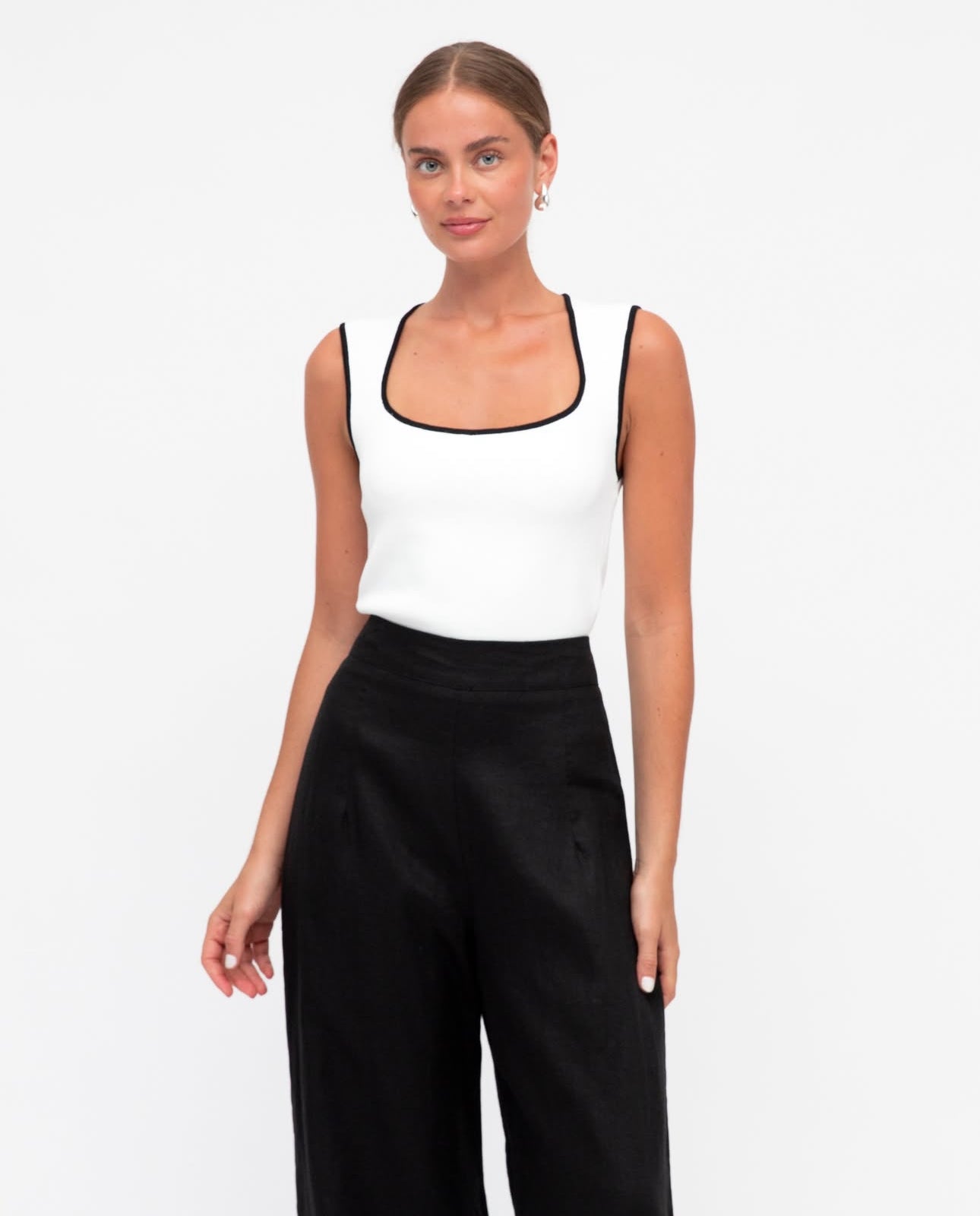 Contrast trim knit top