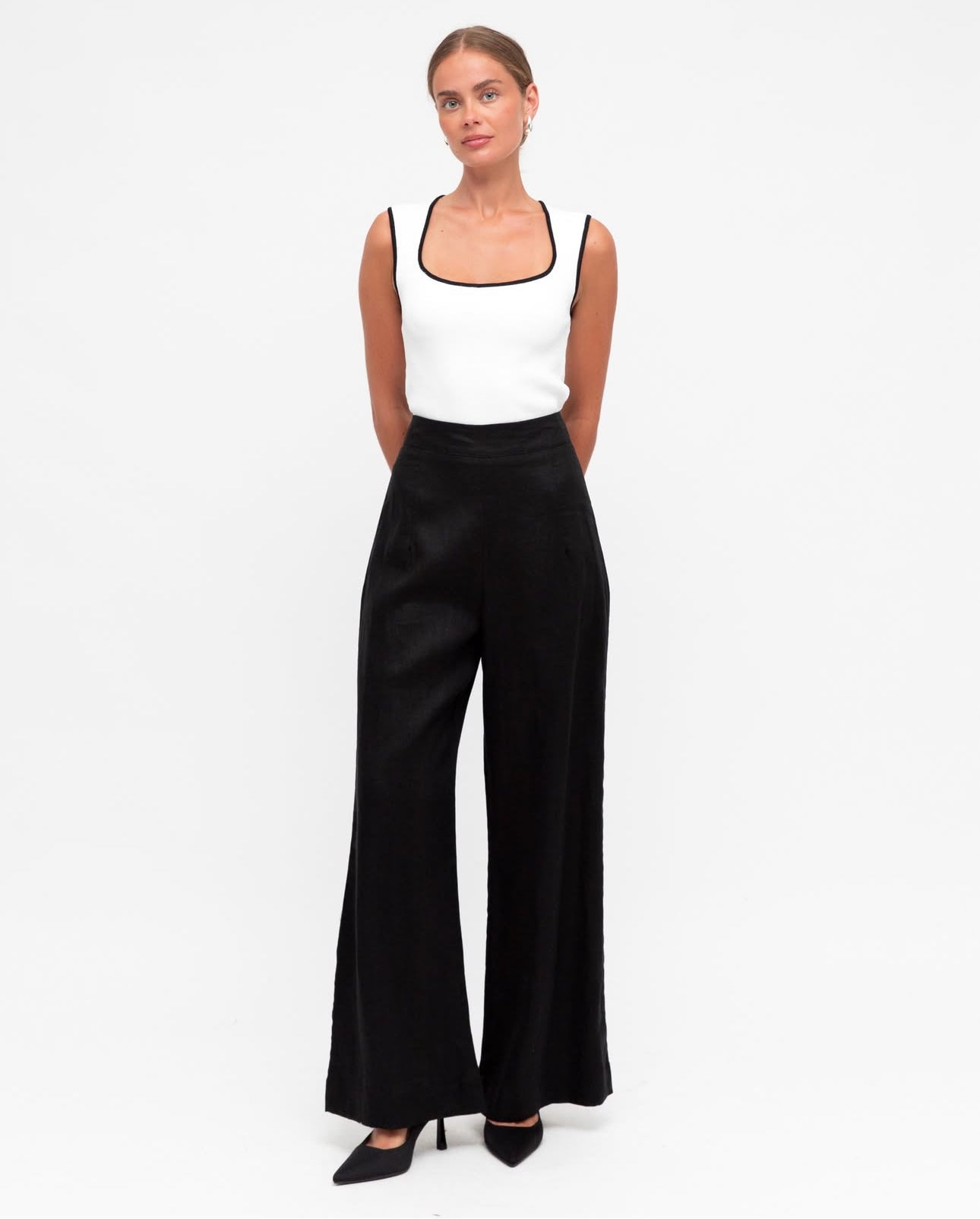 Contrast trim knit top